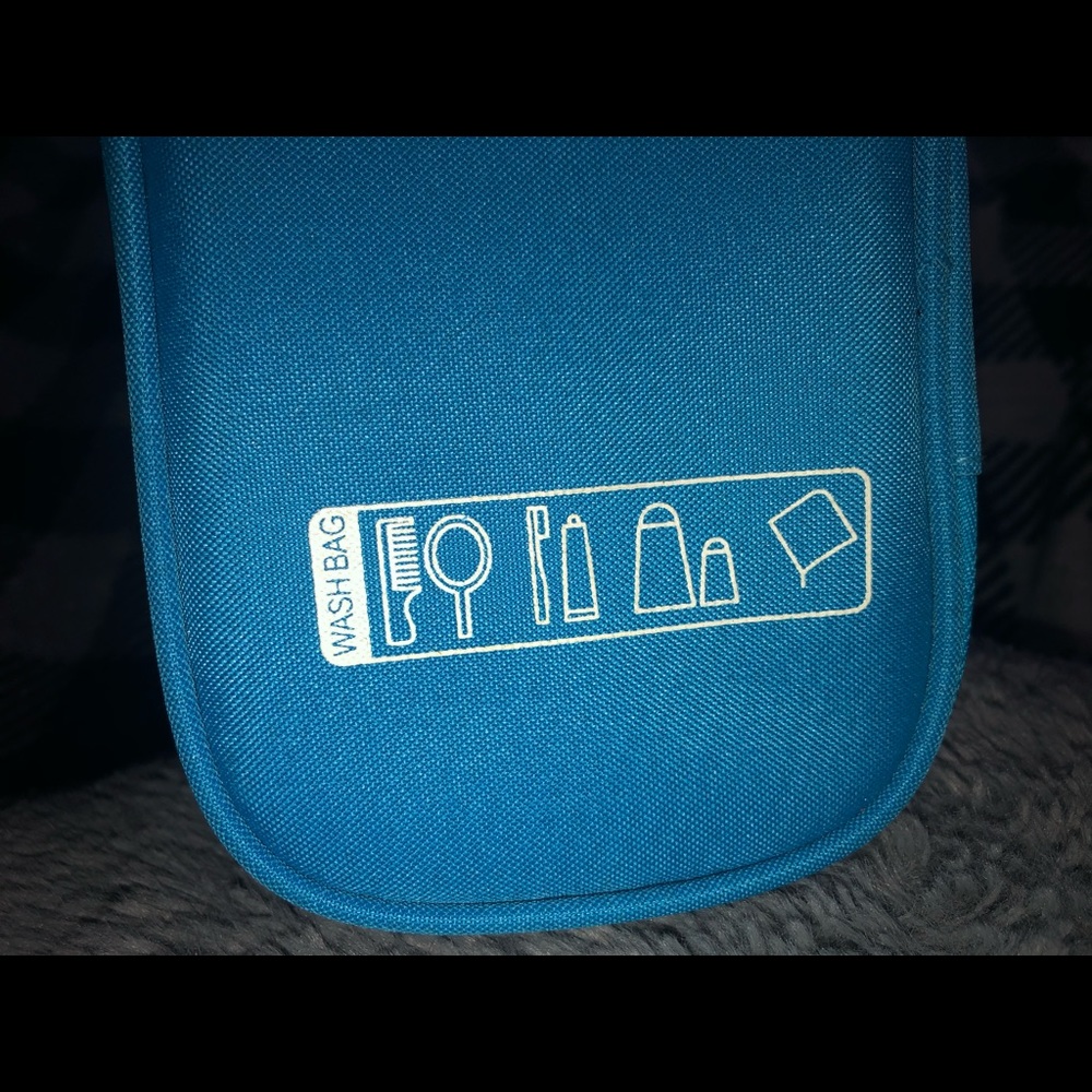 Toiletry bag - Picture 5 of 6